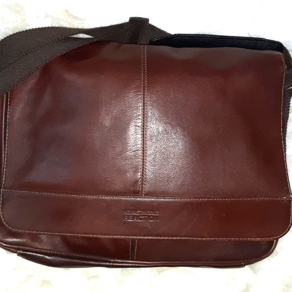 Kenneth Cole Reaction Other - Kenneth Cole Messenger